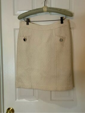 Banana republic cream colored pencil skirt size 6